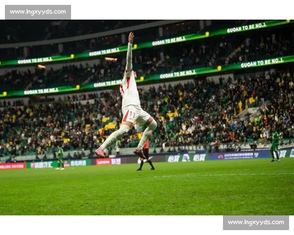 4-2！青岛海牛工体大逆转：萨里奇戴帽破 5 魔咒，客场首胜国安